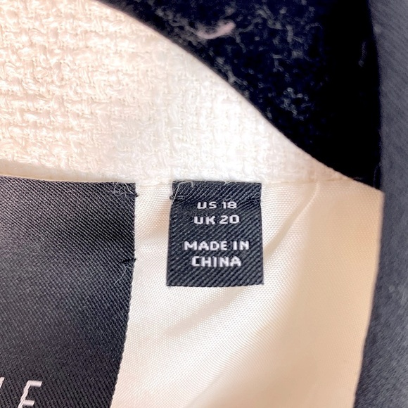 Carlisle Elegant White Tweed Jacket with black floral detailing size 18 - Picture 3 of 12